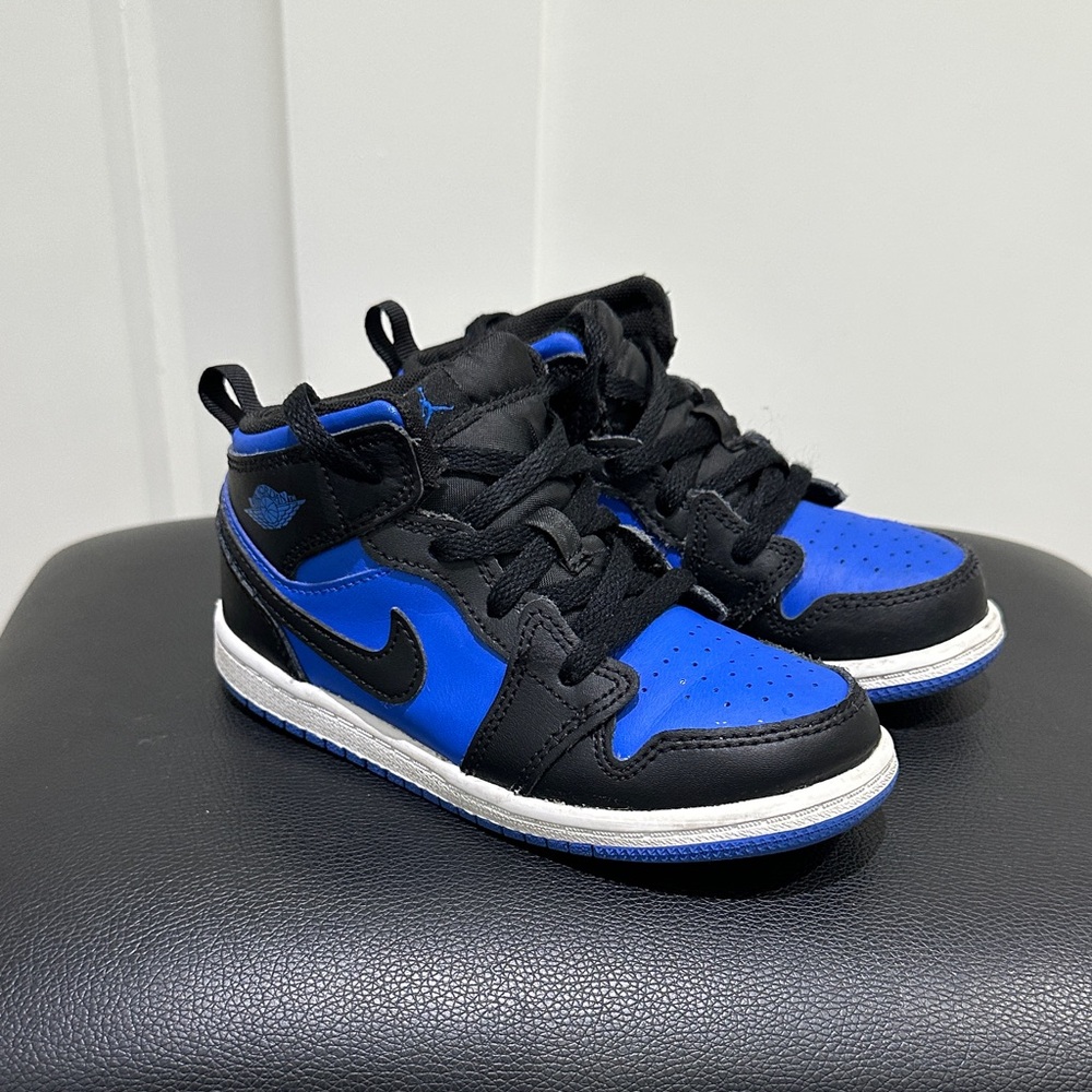 Nike Kids Black and Blue Sneakers